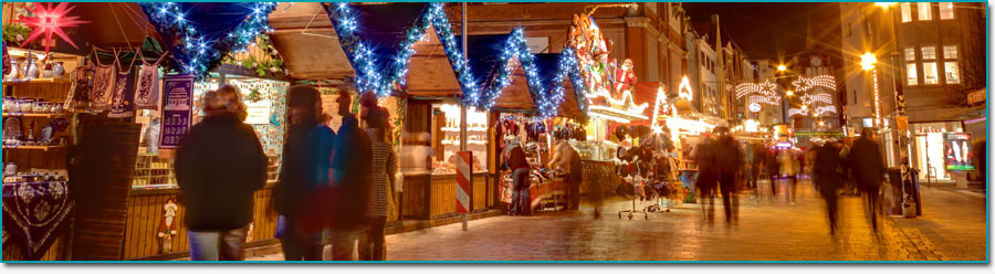 Der Weihnachtsmarkt in Rostock vor der Uni